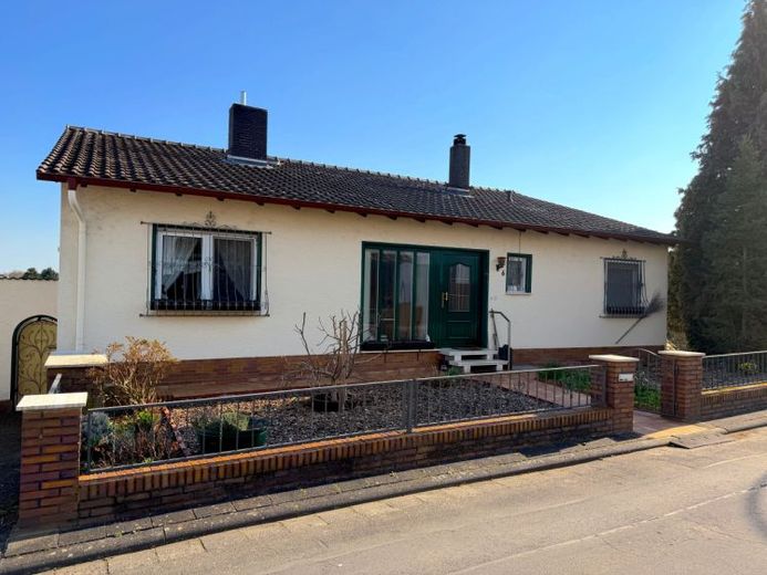 Riscaldamento sostenibile, abitazione spaziosa: casa unifamiliare con terreno enorme - senza provvigione – Foto 1