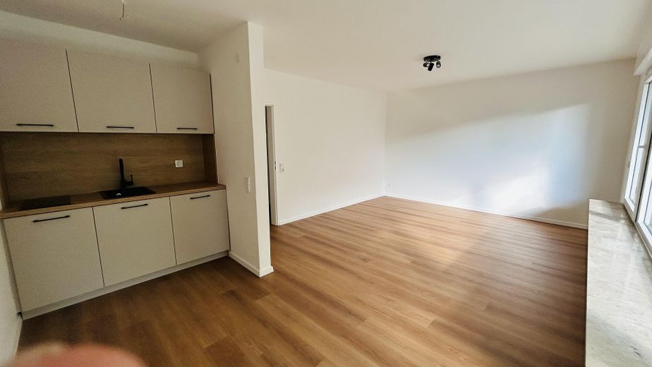 Wohnung in Bestlage mit Südbalkon - Erstbezug nach Sanierung – Wohnraum mit Küche