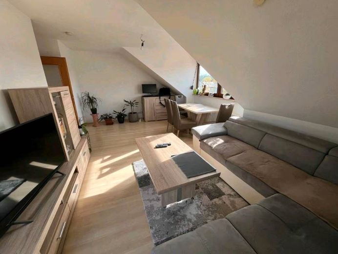 Helle 3-Zi.-Wohnung + West-Balkon & TG-Stellplatz – Ehemalige Einrichtung