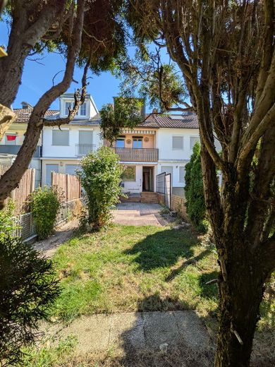 Maison mitoyenne intermédiaire à rénover dans un quartier calme – Sans commission ! – Außenansicht