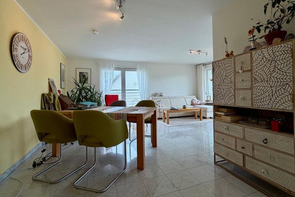 Helle 3-Zimmer-Wohnung mit großem Balkon in Schlebusch, bezugsfrei ab 01.09