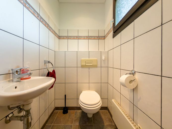 Bungalow ben tenuto a Marne con tetto nuovo, giardino appartato, camino e impianto fotovoltaico – Gäste WC