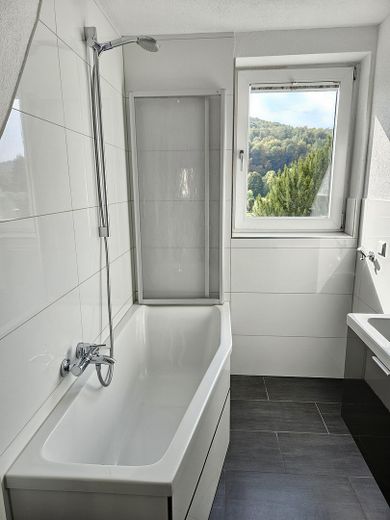 Bad mit Badewanne und WC