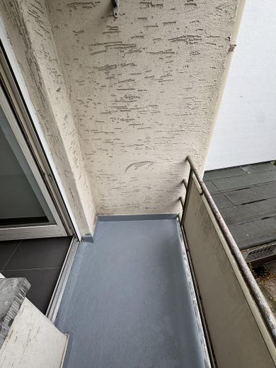 Encantador y amplio apartamento de 2 habitaciones con balcón en una ubicación privilegiada en Berger Straße. – Foto 28