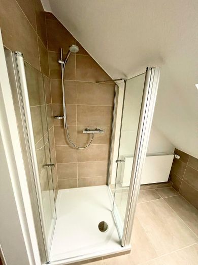 Badezimmer - ebenerdige Dusche