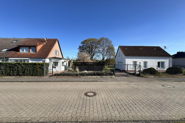 Zwei Häuser auf ca. 1.561 m² – ideal für Mehrgenerationenwohnen