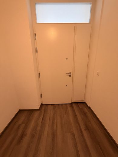 Gepflegte und Sanierte 2,5-Zimmer Wohnung im EG in Pforzheim inkl. EBK und Fußbodenheizung – Eingangstüre von Innen