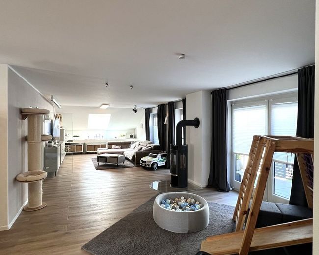 3-4 Zi. Maisonettewohnung mit Balkon, Garage und Garten in naturnaher Lage in Wuppertal-Beyenburg – Wohnzimmer