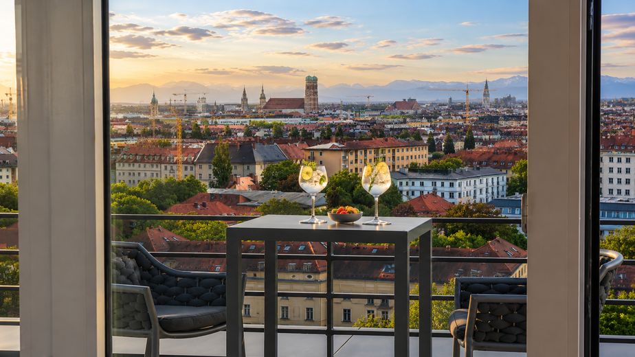 PROVISIONSFREI: Munich's Iconic View – The Ultimate Penthouse – Skyline-Feeling mit Alpenblick