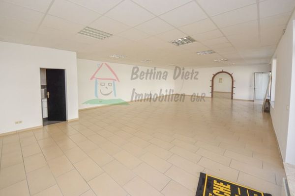 DIETZ: Ladengeschäft mit 125 m² Fläche - ideal als Büro, Ausstellung oder Praxis! 2 WCs, Küche vorh.
