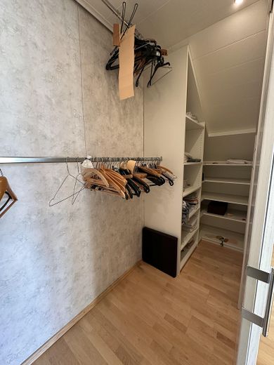 Двоквартирний будинок у Pfungstadt-Esb./Eich на продаж – begehbarer Kleiderschrank