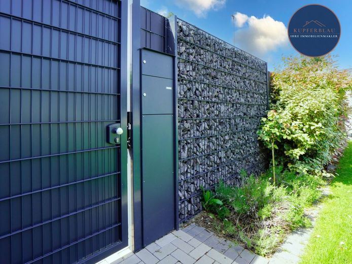 Sanierter Bungalow mit traumhaftem Garten in ruhiger Lage in Rheinbach-Stadt – Eingang Grundstück