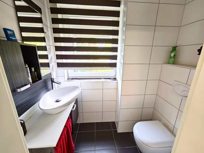 Provisionsfrei Freistehendes EFH BJ 2011, 2 Vollgeschosse, Keller – Gäste-WC