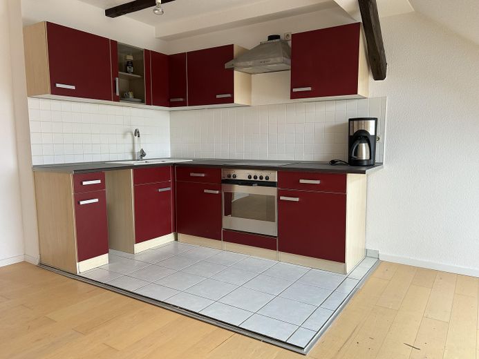 4-Raum DG-Appartment, offene EB-Küche & Panoramaterrasse – Einbauküche