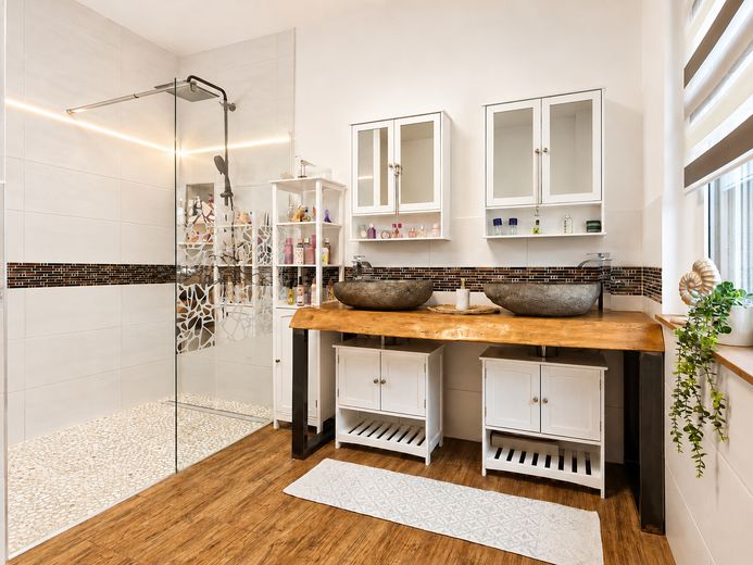 Modernes 217-m²-Familienhaus mit 8 Zimmern, PV-Speicher, Wallbox, Solar & großem Garten – Foto 16