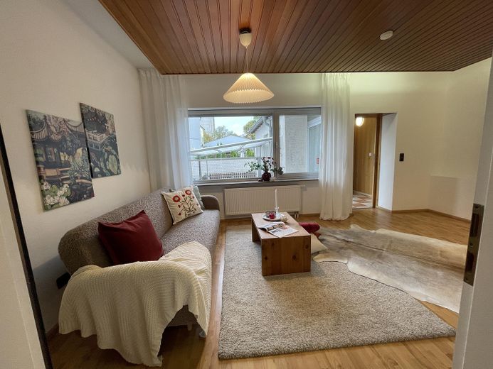 Il vostro angolo di Rheindürkheim – con cortile, carport e riscaldamento nuovo – Wohnzimmer Ansicht 1