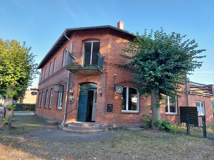 Жилой дом с бывшим трактиром – Haupthaus zum Wohnen und mit v