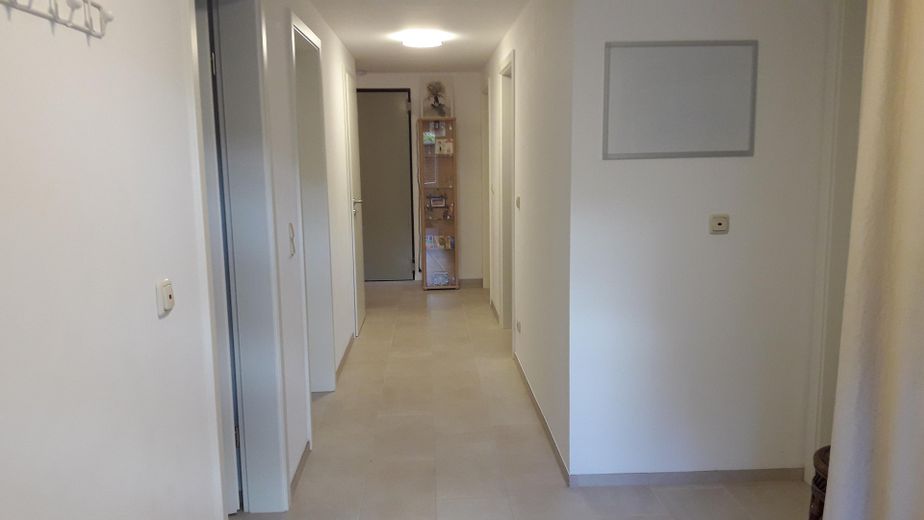 repräsentatives Zweifamilienhaus – Flur Tiefpart. Richtung Süden
