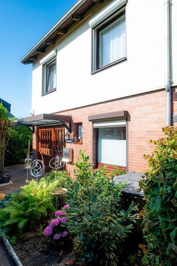 Bonita casa con jardín y terraza cubierta – sin comisión, de particular – Eingangsbereich