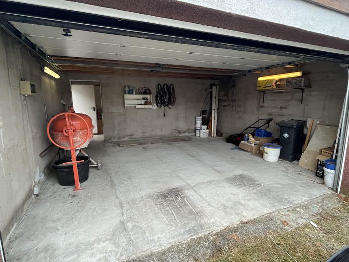 Geräumiger Bungalow mit ca. 194m² Gesamtfläche, Vollkeller und Garage – provisionsfrei – Garage - Stellplätze