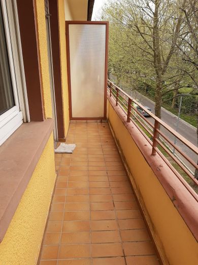Schöne 2-Zimmerwohnung mit Balkon,Dusche,Stellplatz, neu zu vermieten – Balkon