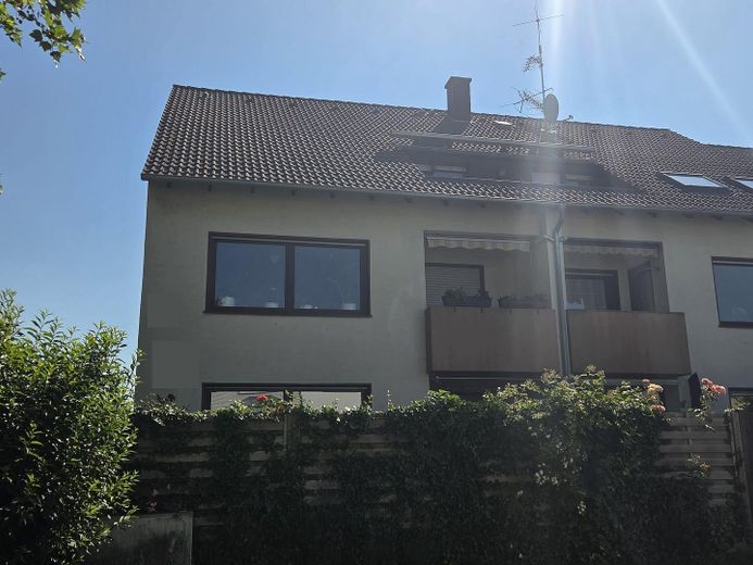 gepflegte 3,5 Zimmer Wohnung in der Aplerbecker Mark – Hausansicht Straßenseite