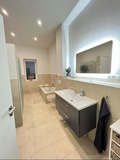 Bad mit begehbarer Dusche