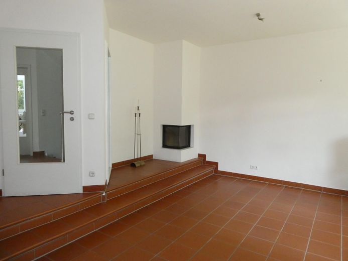 Hochwertige DHH in ruhiger Toplage München-Obermenzing – Wohnzimmer, verglaster Kamin