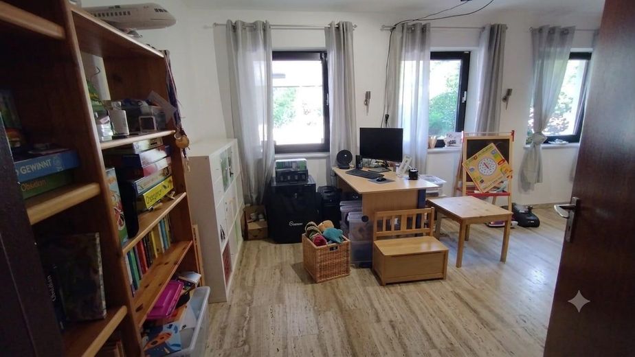 Exklusives Mehrfamilienhaus im westlichen Stadtteil von Lüdenscheid zu verkaufen – Kinderzimmer/Büro