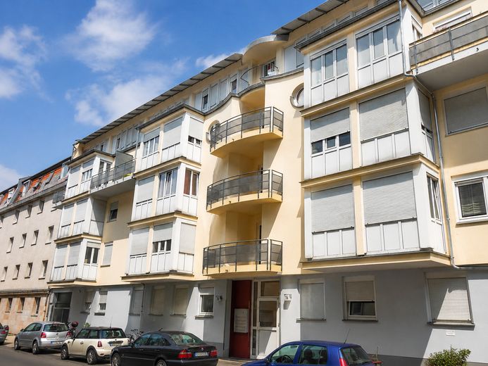 Modern/quiet 1-room apartment with fitted kitchen in central location in Fürth – Foto 1