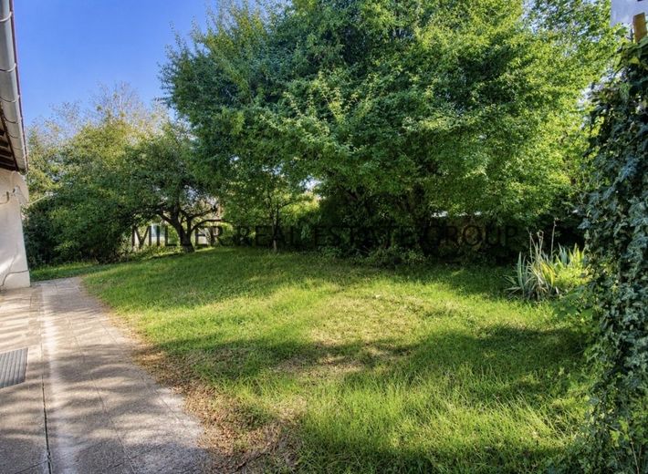 Renovierungsbedürftiges Einfamilienhaus mit großem Grundstück, Garten, Garage und Ausbaupotenzial in Ingolstadt-Pettenhofen! – Gartenbereich