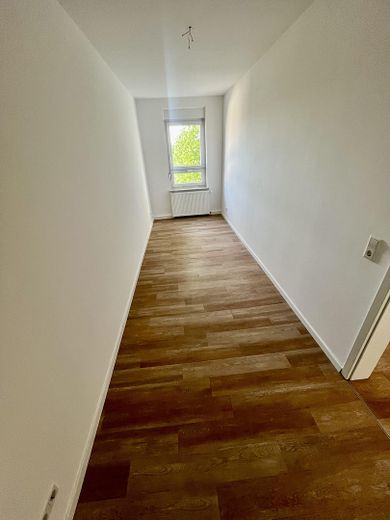 Mieszkanie 4-pokojowe | Balkon | duża kuchnia | pomieszczenie gospodarcze | miejsce parkingowe – Schlafen