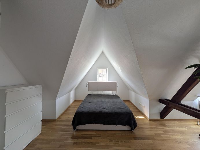 Dachgeschosswohnung mit Loggia | Einbauküche | Seenähe | bezugsfrei | provisionsfrei – Foto 7