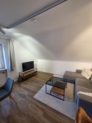 Möblierte 2Z-Wohnung im Zentrum - Wohnen auf Zeit ab 1.11 – Wohnbereich