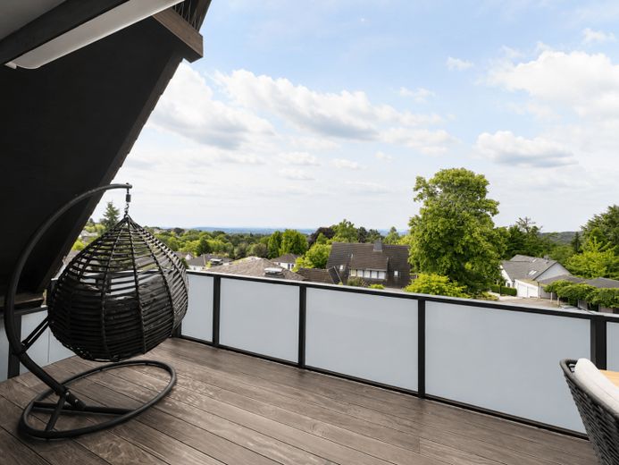 Penthouse-Charakter mit Kamin, traumhafter Dachterrasse und Weitblick in Dortmund-Höchsten – Foto 1
