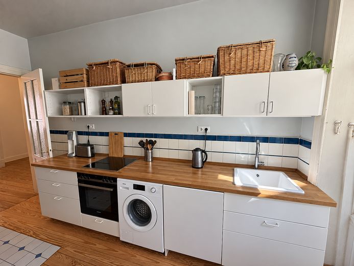 Möbliert & all inclusive: 4,5-Zimmer-Altbauwohnung Hamburg-Neustadt ab Nov '26 – Küche