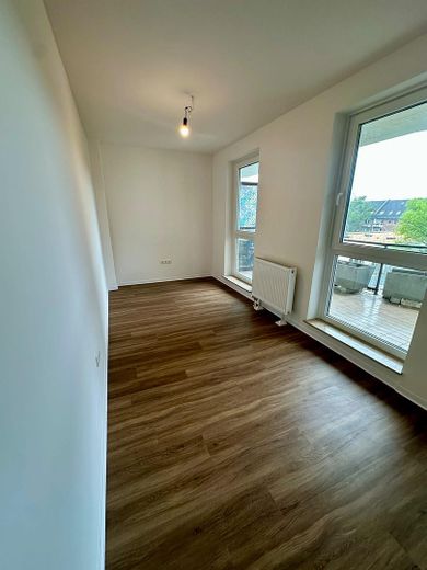 Großzügige 4,5-Zimmer-Wohnung mit ca. 135 m², Balkon, 2 Bädern, Aufzug und Garage in Düsseldorf-Bilk – Esszimmer