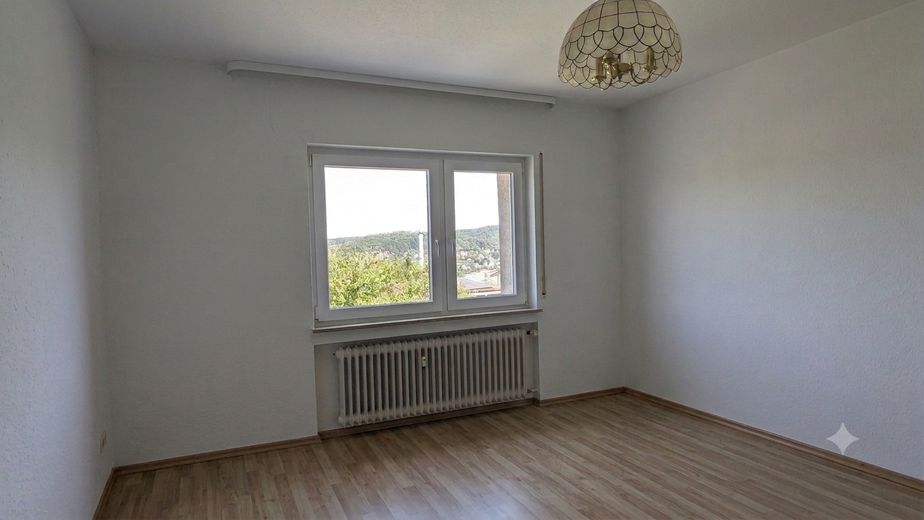 4,5-Zimmer-Wohnung mit schönen Ausblicken in Lörrach – Eines der Schlafzimmer