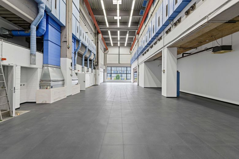 Moderne Halle ideal für Werkstatt oder Fahrzeugstellplätze – Halle