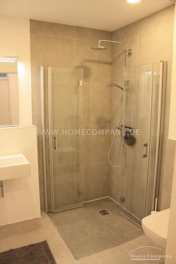 Appartamento business arredato con mobili di alta qualità, terrazza  &  giardino – 24e546bddde898c75db637c5957e6563212bc0f7.jpg