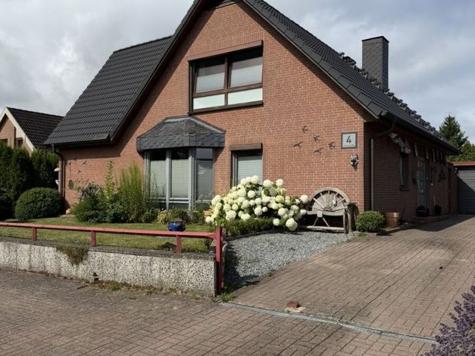 Zentral in Sackgassenlage gelegenes Einfamilienhaus – फोटो 1