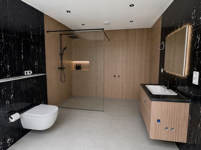 سكن حصري بإطلالة بانورامية – Badezimmer KI