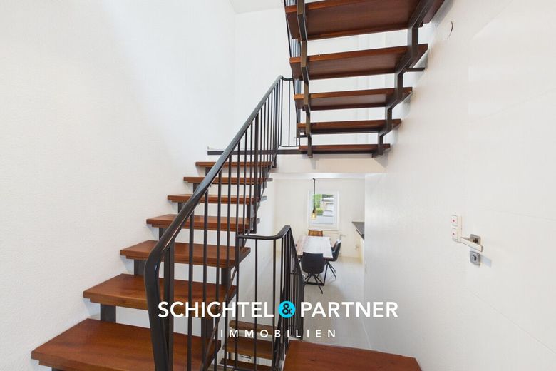 Brinkum |Sofort Einziehen: Modernisiertes Reihenhaus mit Süd-Garten – S&amp;P | Flur