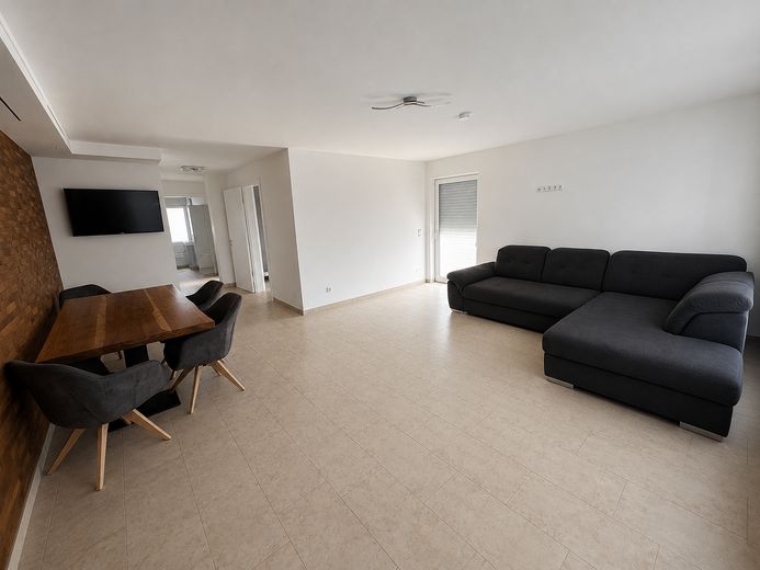Attraktive Erdgeschosswohnung mit Terrasse & großem Garten – Foto 3