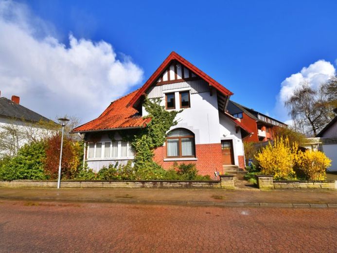Verden | Charaktervolles Wohnhaus Anno 1906 mit Potenzial in zentraler Lage – Foto 1