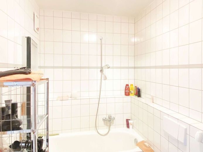Helle Maisonettewohnung mit Südbalkon und Tiefgarage in Neudietendorf – Badezimmer