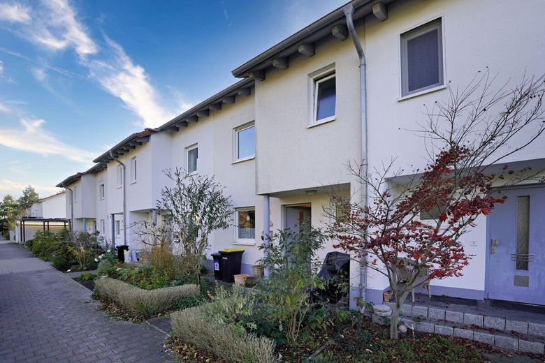 Sofort verfügbar: Gut geschnittenes Reihenmittelhaus in Langenhagen - Kaltenweide zu verkaufen! – Seitenansicht II