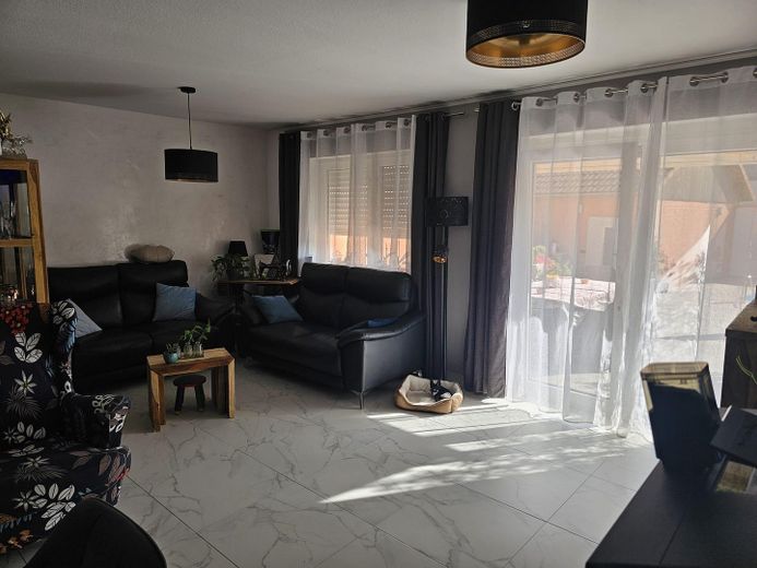 Maison mitoyenne centrale exclusive avec piscine et climatisation – Wohnzimmer