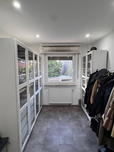 Modernisiertes Reihenendhaus in Toplage Cronenberg – OG Zimmer 1