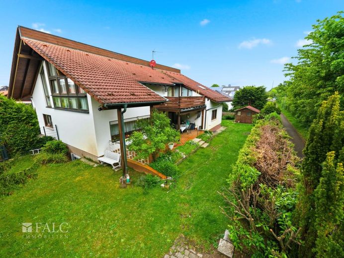 Traumhaus in Traumlage zu verkaufen – Außenansicht Garten